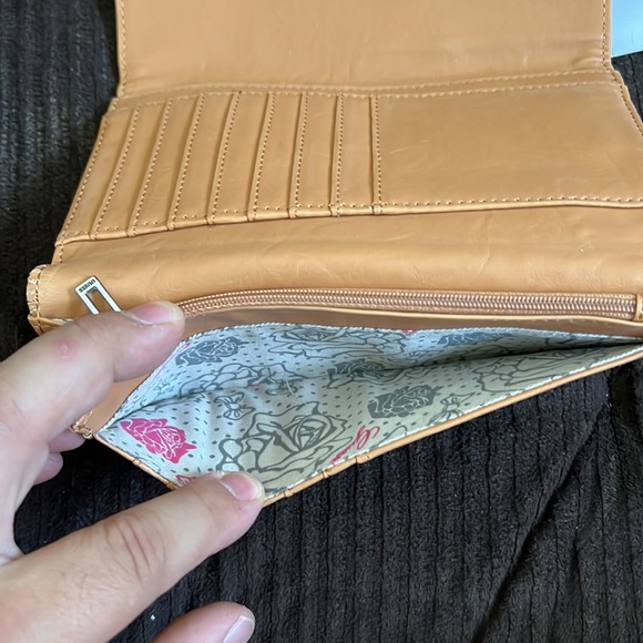 Trio of retro matching “tiedye style” Guess wallets NWT! - Picture 3 of 8